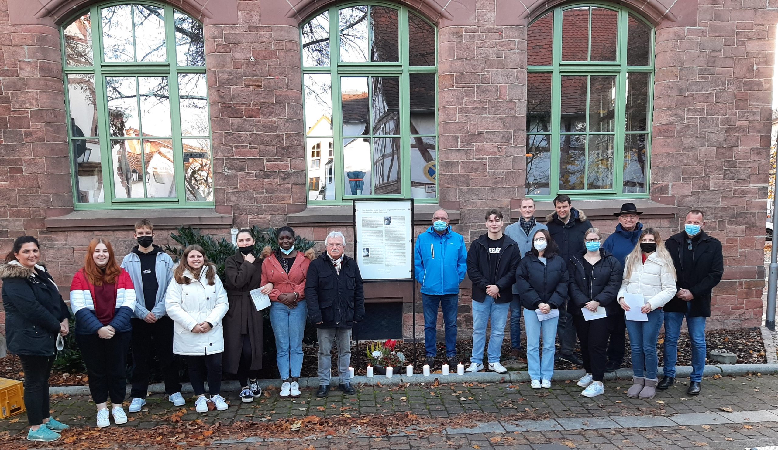 Schülerinnen und Schüler der Lindenauschule erinnern an ihre jüdischen Mitbürger