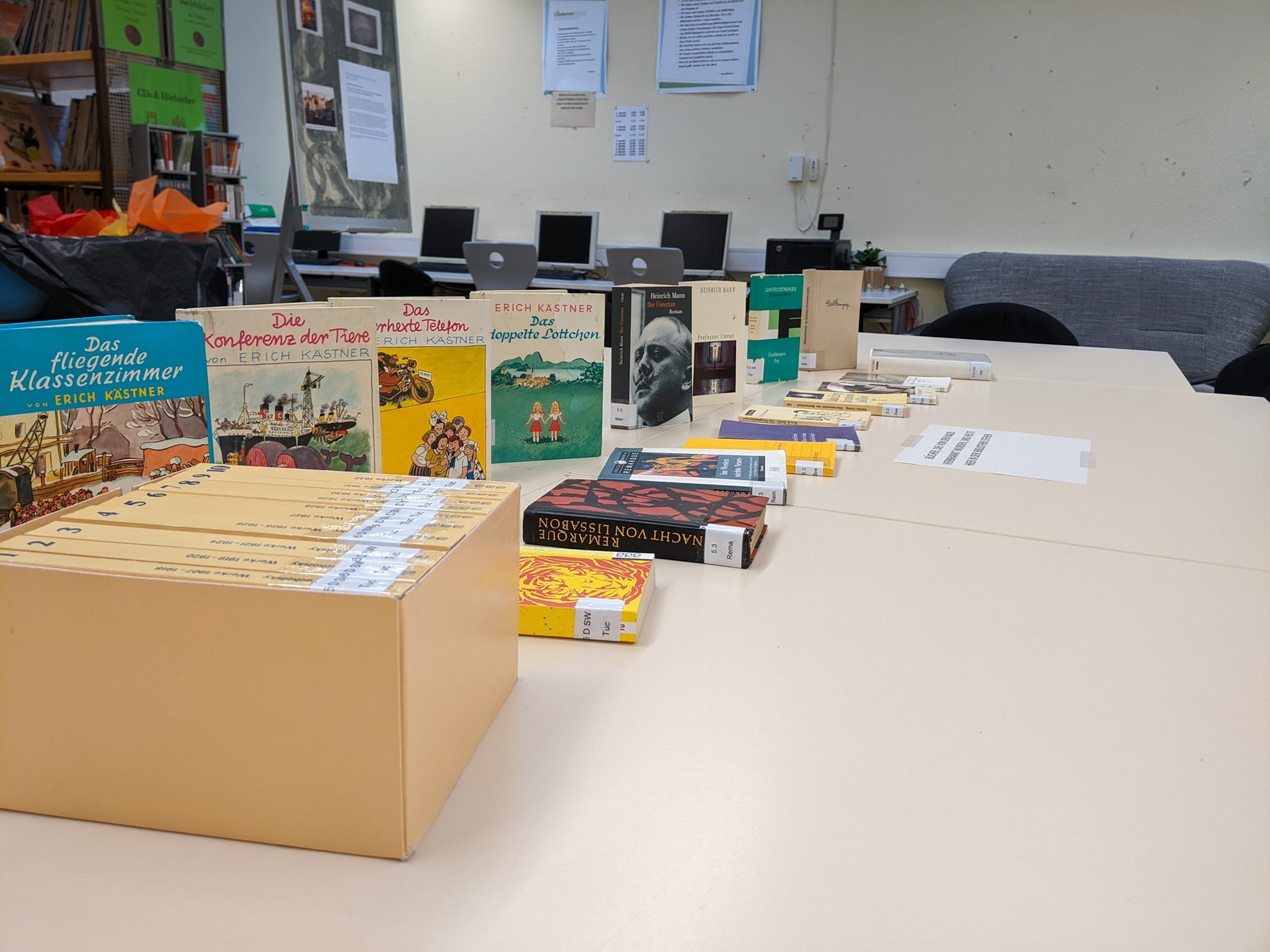 Ausstellung zum Gedenktag der Bücherverbrennung am 10. Mai 1933 in der Schülerbibliothek