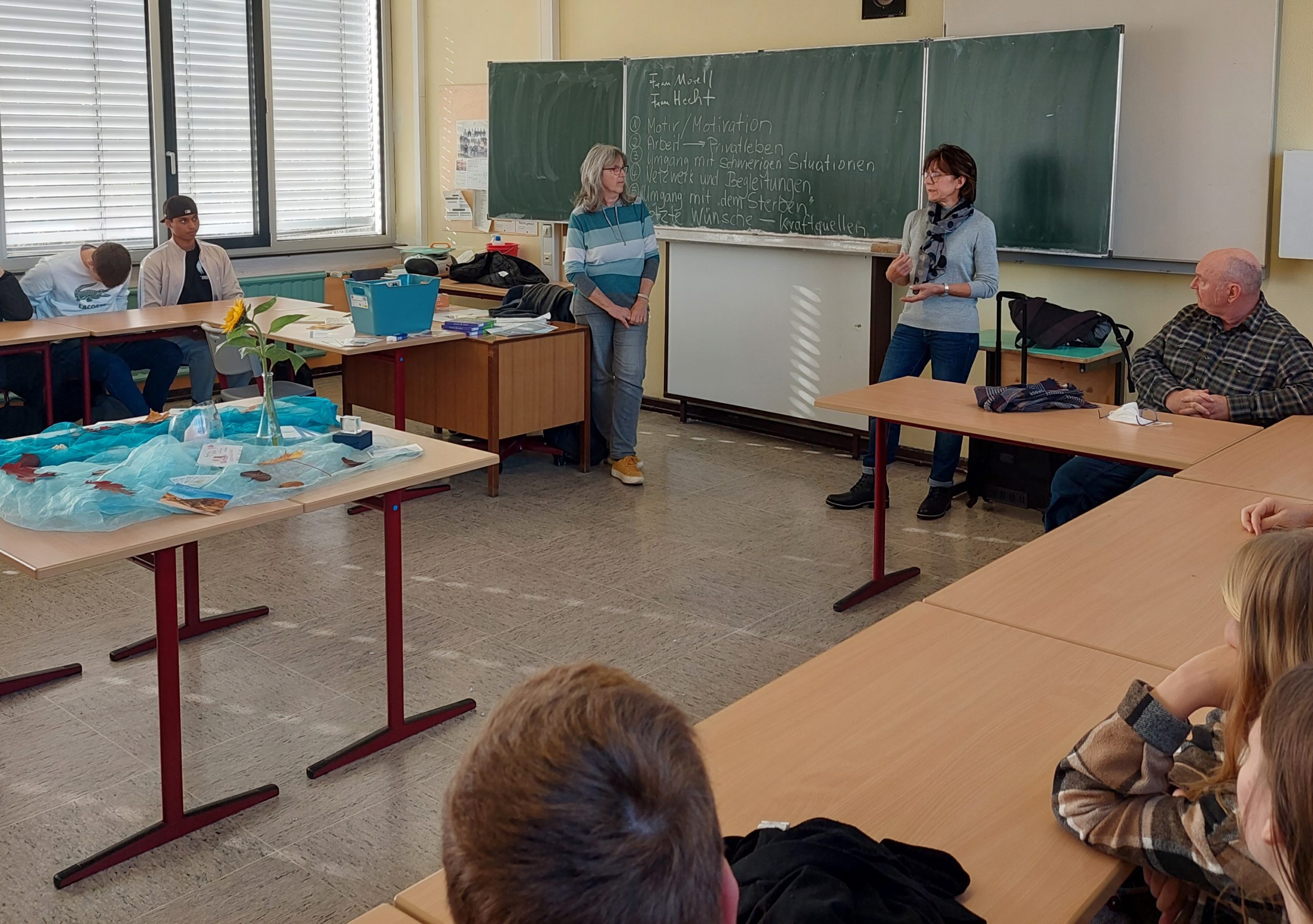 Hanauer Hospizdienst besucht den Religionsunterricht der Lindenauschule