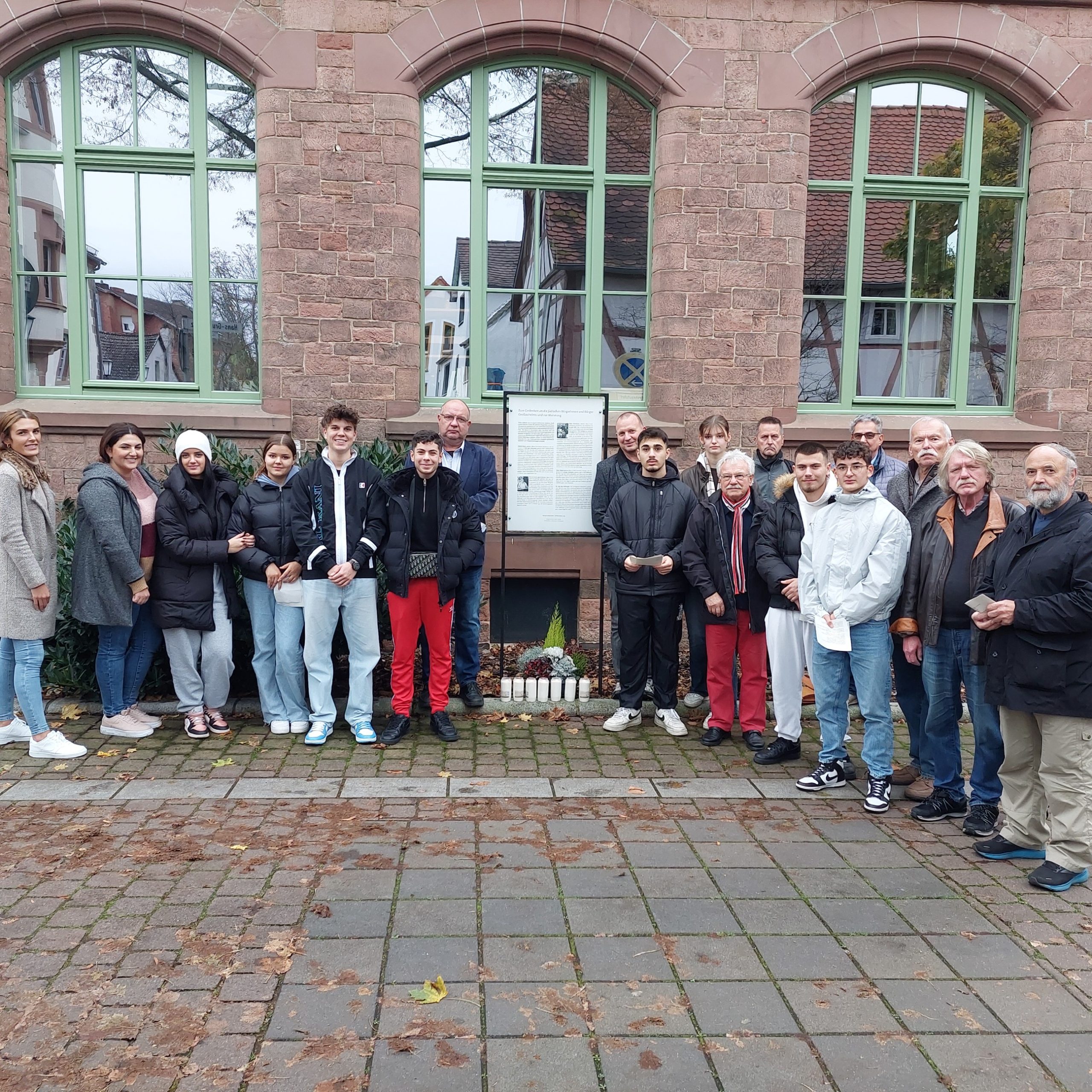 Schülerinnen und Schüler der Lindenauschule erinnern an ihre jüdischen Mitbürger