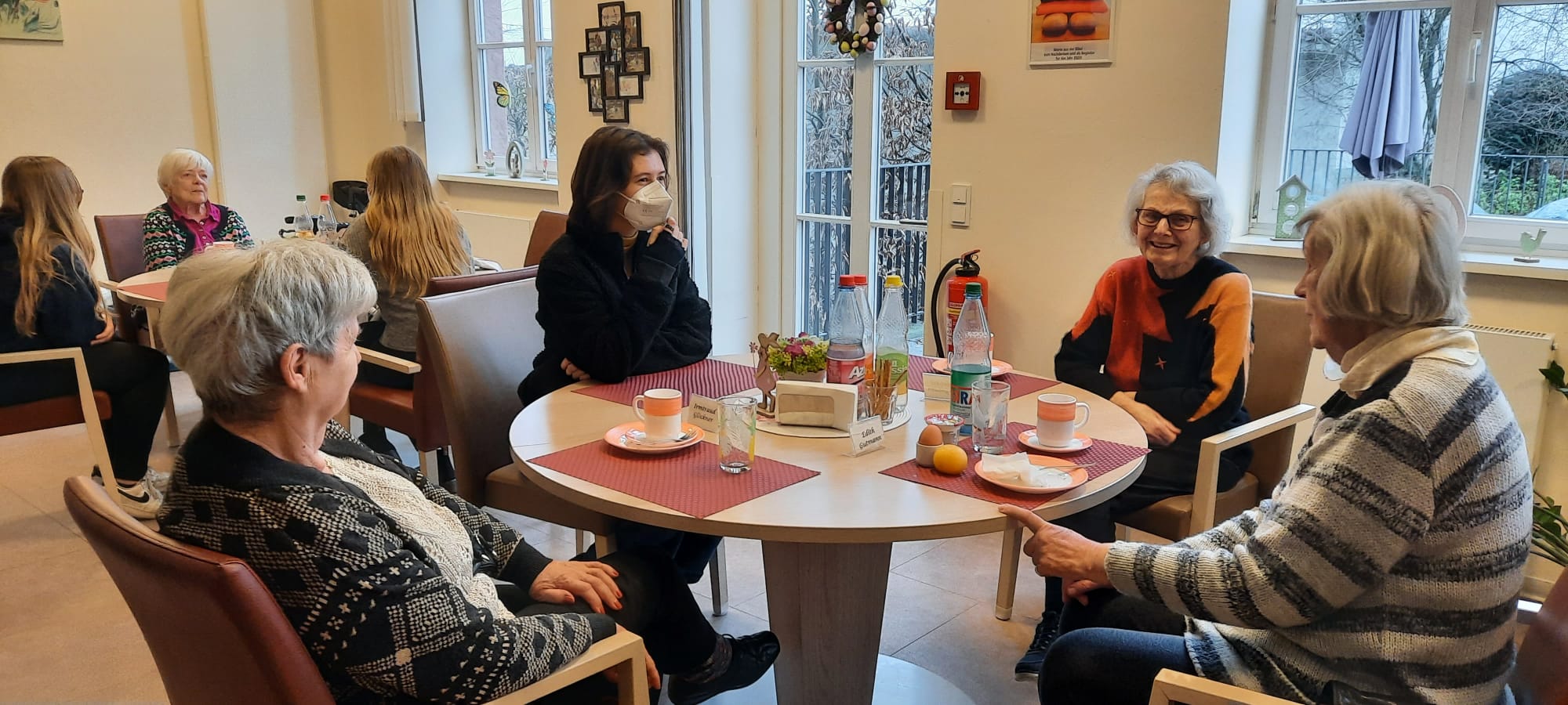 Schülerinnen und Schüler der Lindenauschule zu Besuch im Haus am Brunnen in Hanau-Großauheim