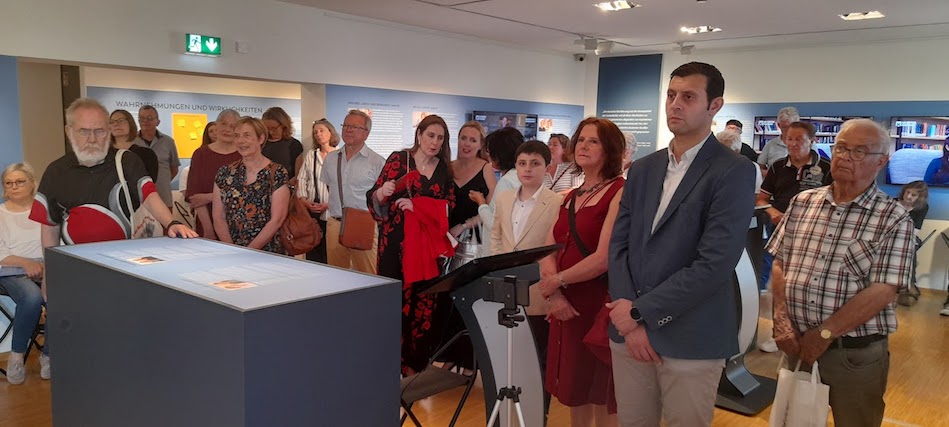 Buchpräsentation mit spanischen Gästen im Rahmen der Schülerausstellung der Lindenauschule