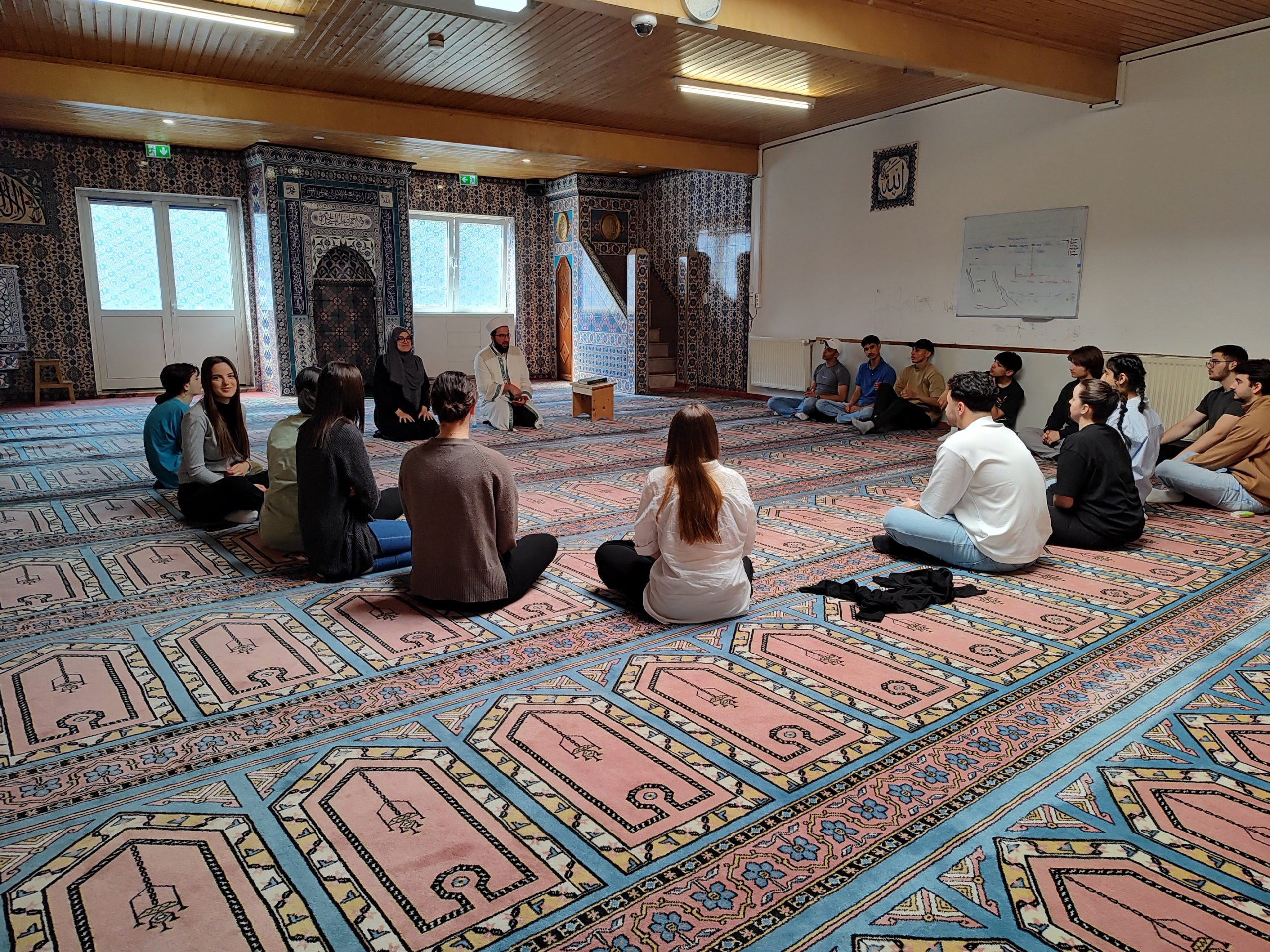 Ethikkurs 11 zu Besuch in Hanauer Moschee