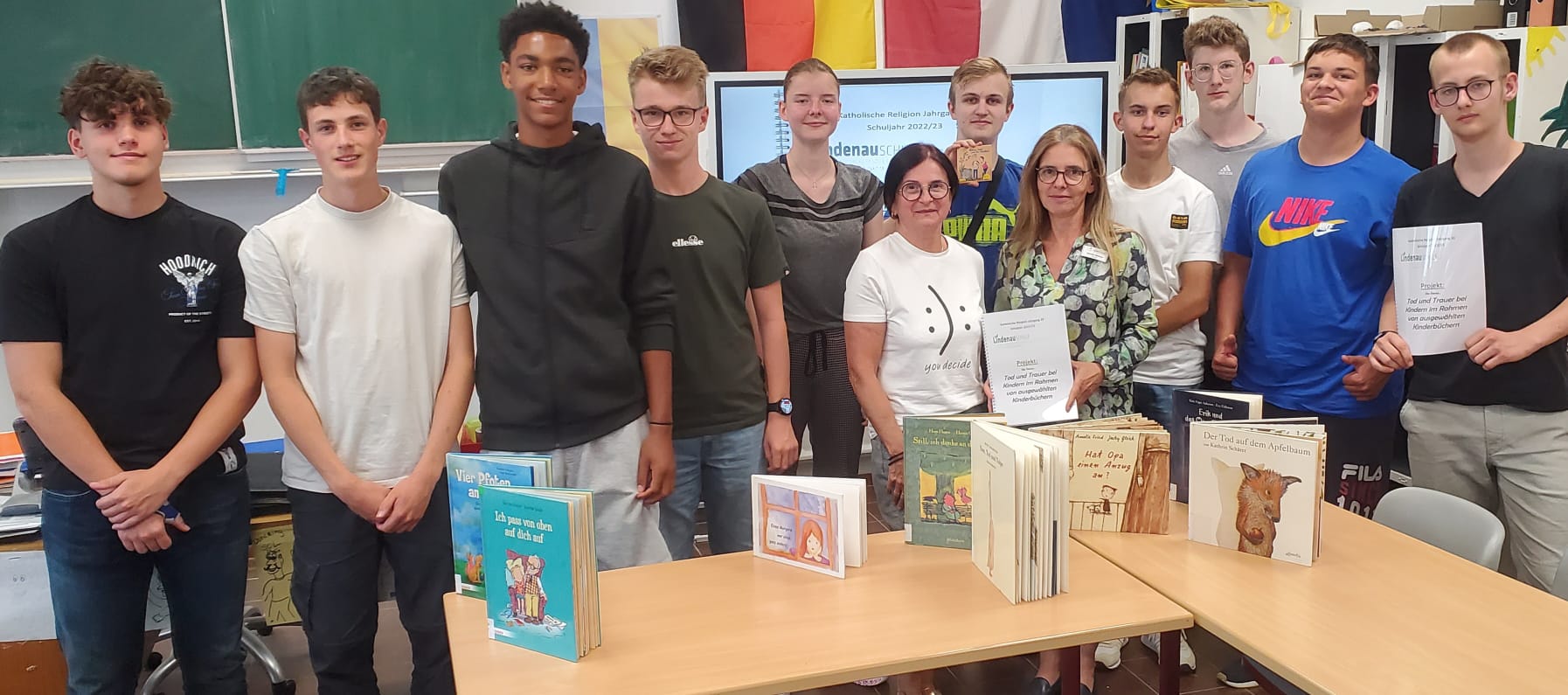 Schülerinnen und Schüler befassen sich mit Kinderliteratur zu  einem ernsten Thema