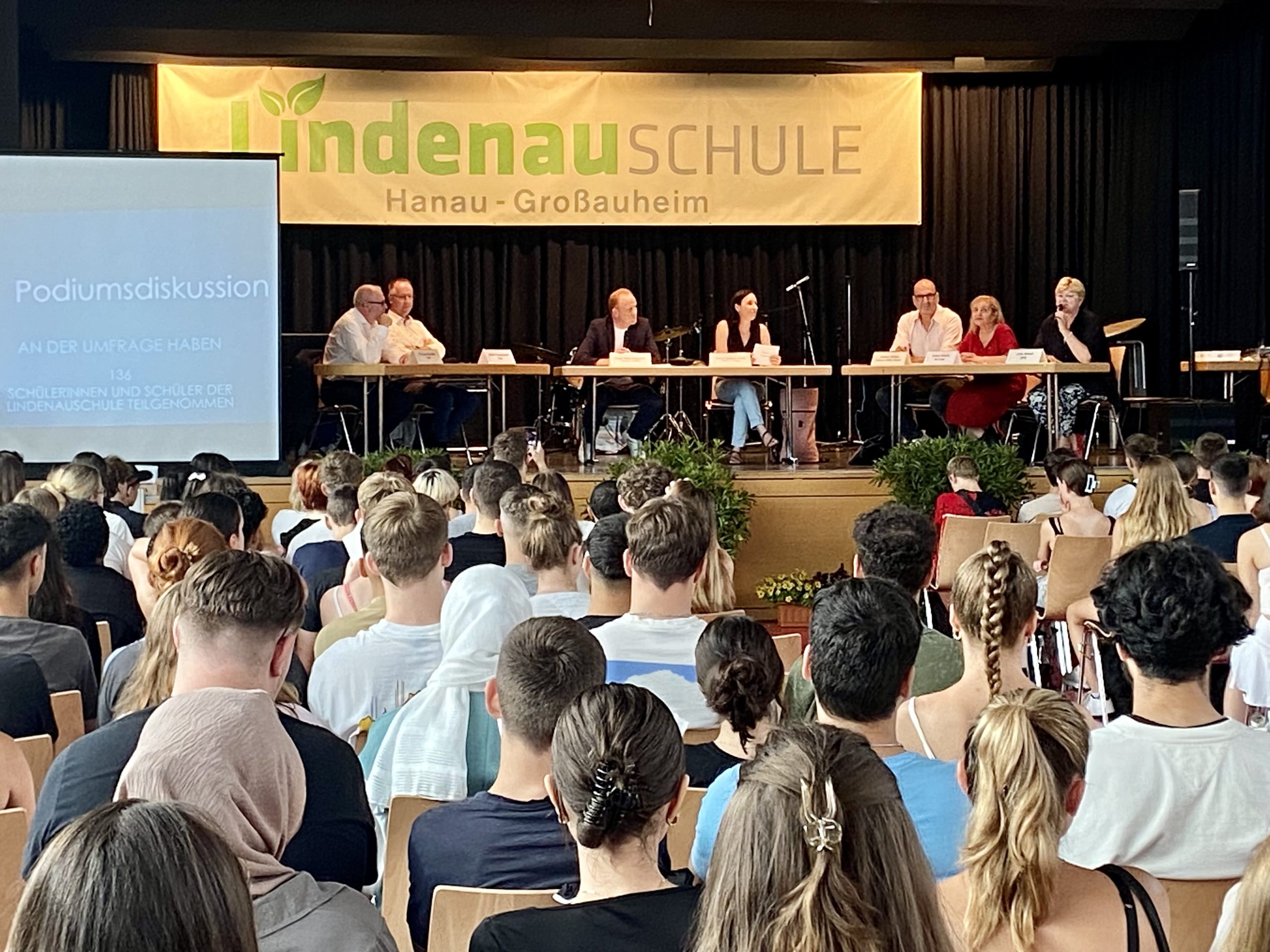 Landtagskandidaten zu Besuch an der Lindenauschule