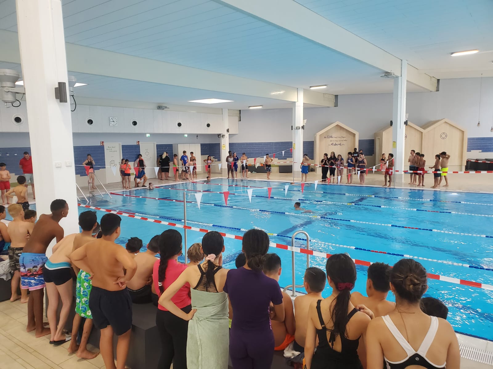 Lindenauschule trägt traditionelles Schwimmfest aus