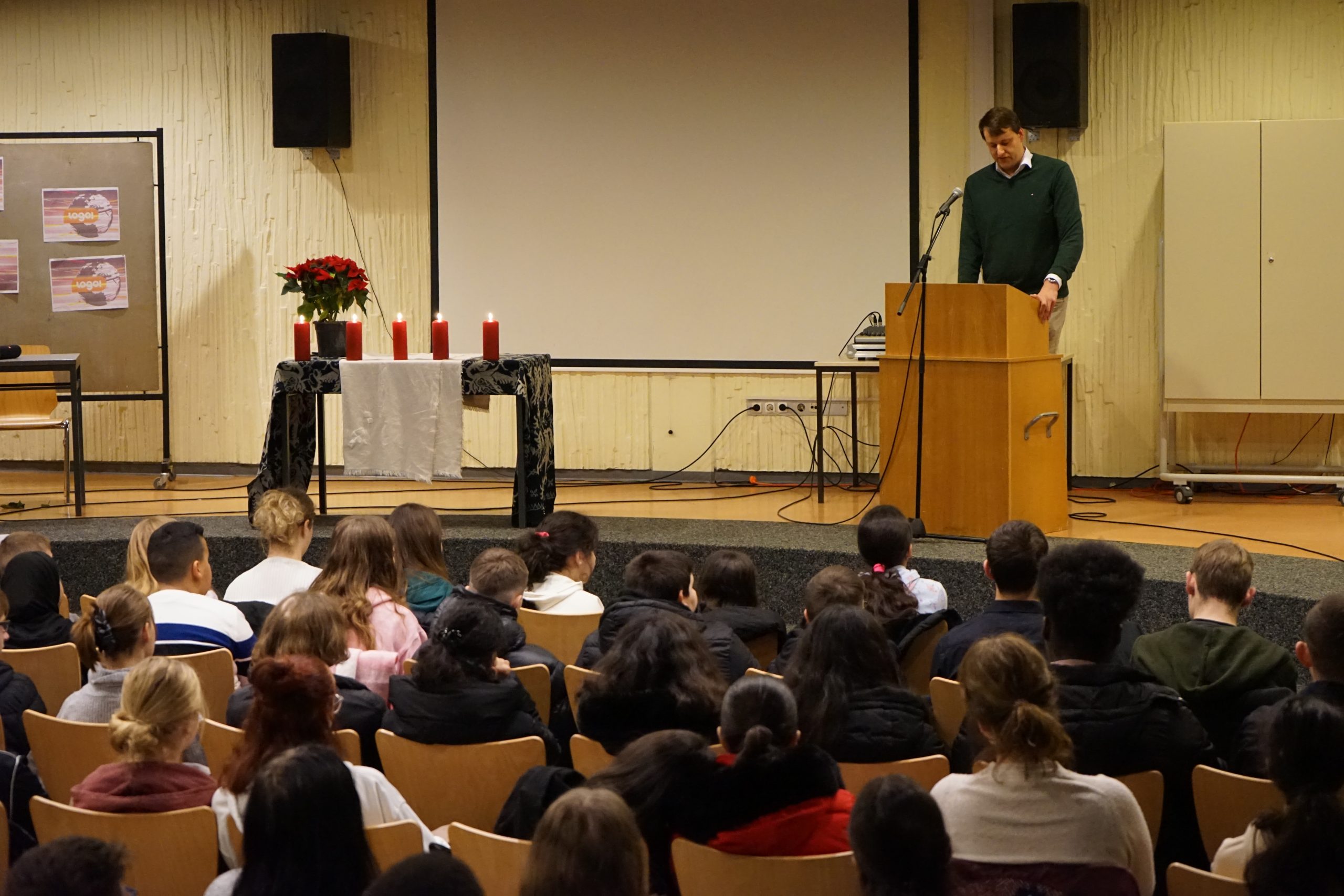 „Die Welt ein wenig heller machen“ – Weihnachtsgottesdienst an der Lindenauschule