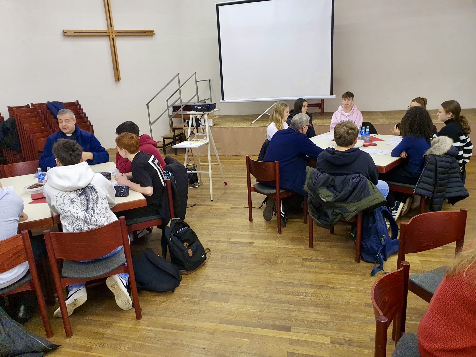 Katholischer Religionskurs der Lindenauschule beschäftigt sich mit Glück und Lebenssinn
