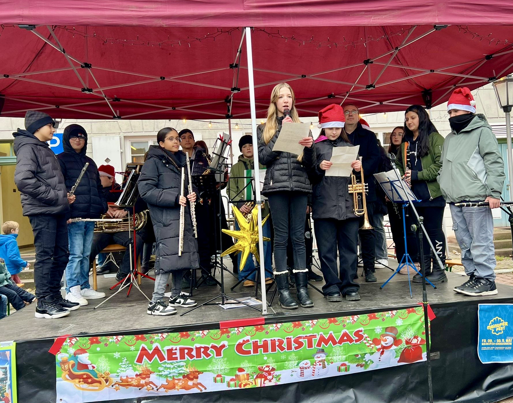Weihnachtsstimmung mit der Bläserklasse 6b der Lindenauschule