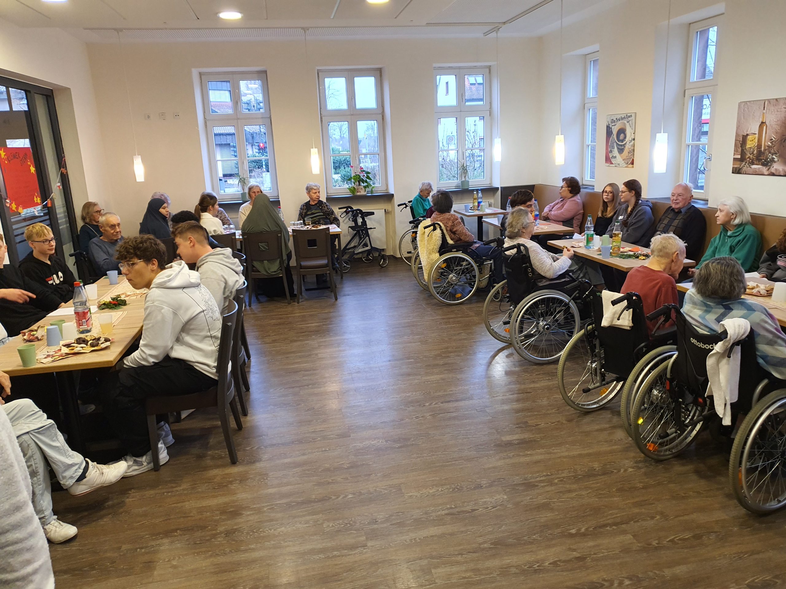 Schülerinnen und Schüler der Lindenauschule gestalten Adventsnachmittag im Haus am Brunnen